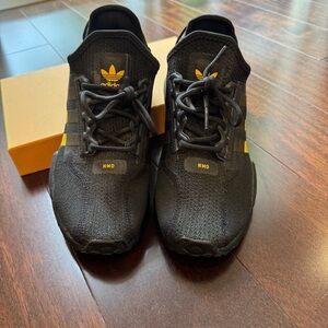 adidas NMD R1 V2
Core Black Solar Gold